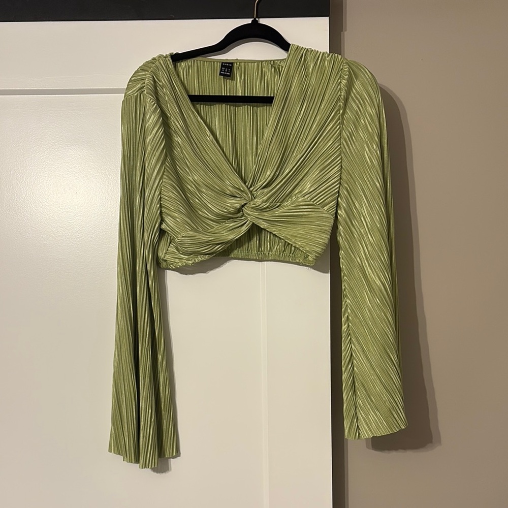 Green Long Sleeve Crop Top